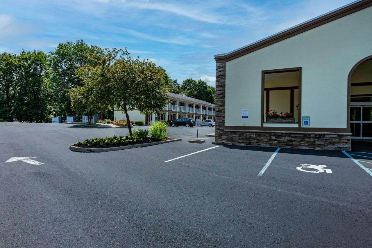 Rodeway Inn Poughkeepsie Eksteriør billede